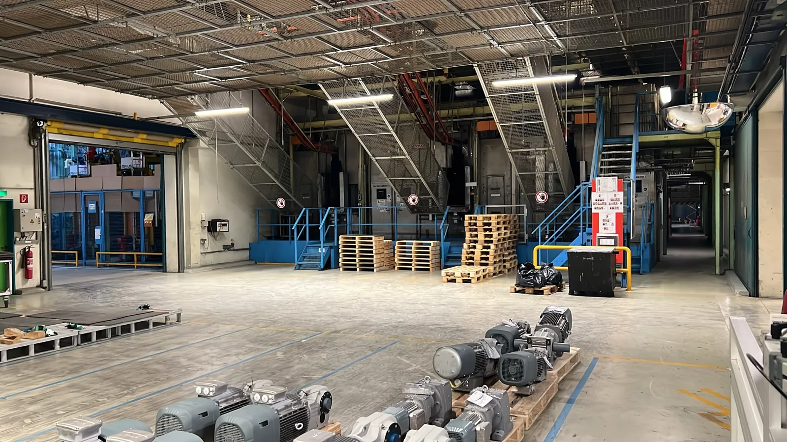 Gereinigte Lackier- und Produktionshalle während eines geplanten Anlagenstillstands